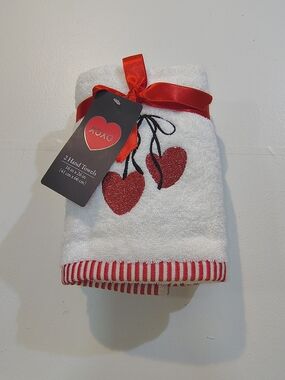 XOXO White Towels with Red Glitter Heart-Cherry (2)